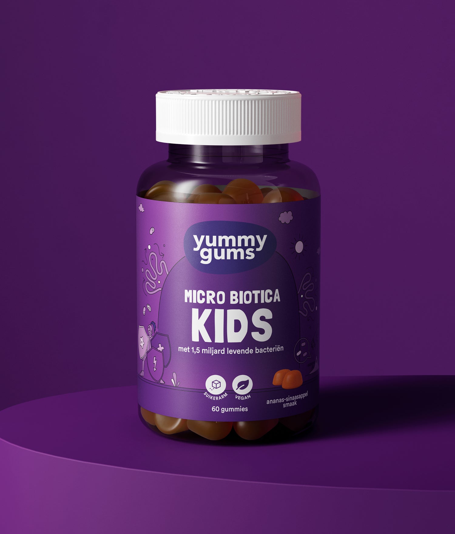 Een flesje Yummygums Kids Micro Biotica Gummies staat op een paarse ondergrond met een paarse achtergrond. Het speelse paarse etiket vermeldt 1,5 miljard Bacillus Coagulans voor kinderen en bevat 60 gummies met ananassmaak.